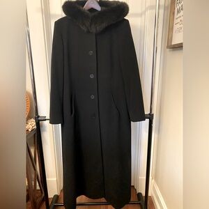 Stunning Women’s Wool & Fur Coat